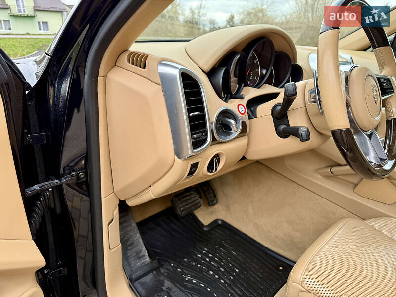 Внедорожник / Кроссовер Porsche Cayenne 2015 в Львове