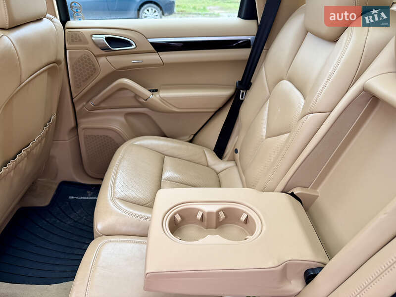 Внедорожник / Кроссовер Porsche Cayenne 2015 в Львове