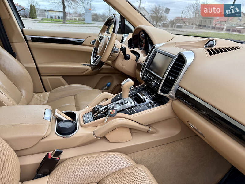 Внедорожник / Кроссовер Porsche Cayenne 2015 в Львове