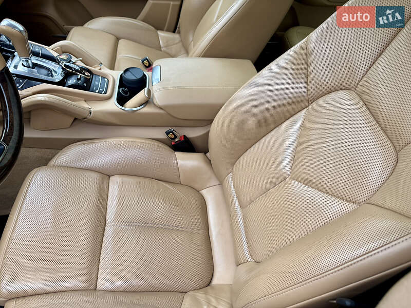 Внедорожник / Кроссовер Porsche Cayenne 2015 в Львове