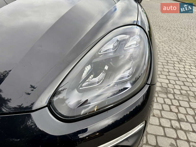 Внедорожник / Кроссовер Porsche Cayenne 2015 в Львове