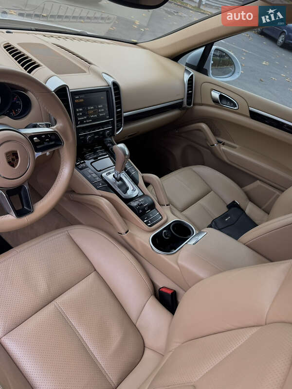 Позашляховик / Кросовер Porsche Cayenne 2016 в Дніпрі фото 5 Позашляховик / Кросовер Porsche Cayenne 2016 в Дніпрі