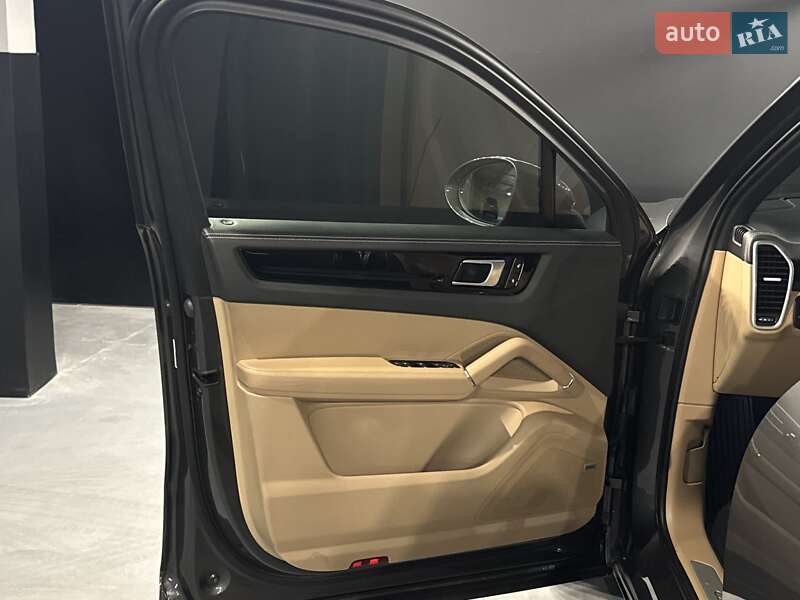 Внедорожник / Кроссовер Porsche Cayenne 2018 в Одессе