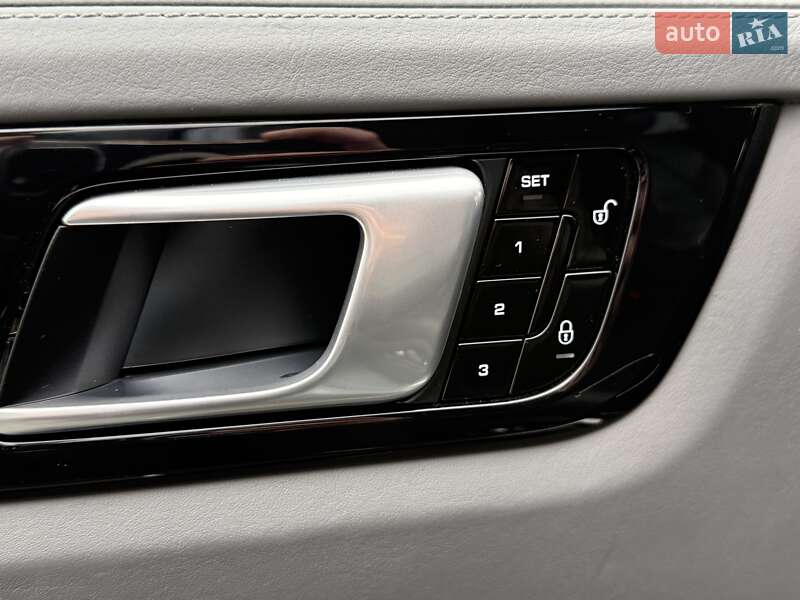 Позашляховик / Кросовер Porsche Cayenne 2018 в Києві