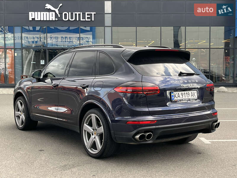 Внедорожник / Кроссовер Porsche Cayenne 2016 в Киеве