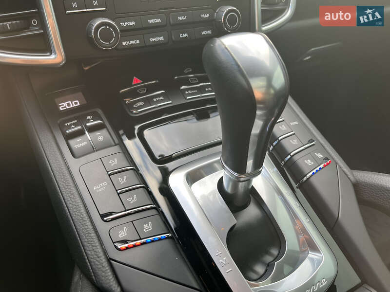 Внедорожник / Кроссовер Porsche Cayenne 2016 в Киеве