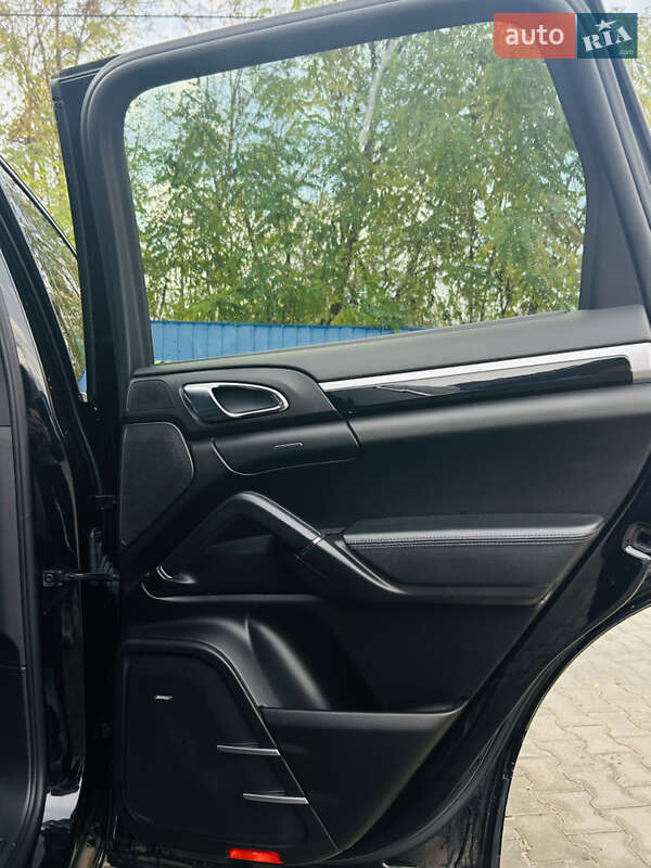 Внедорожник / Кроссовер Porsche Cayenne 2011 в Гадяче