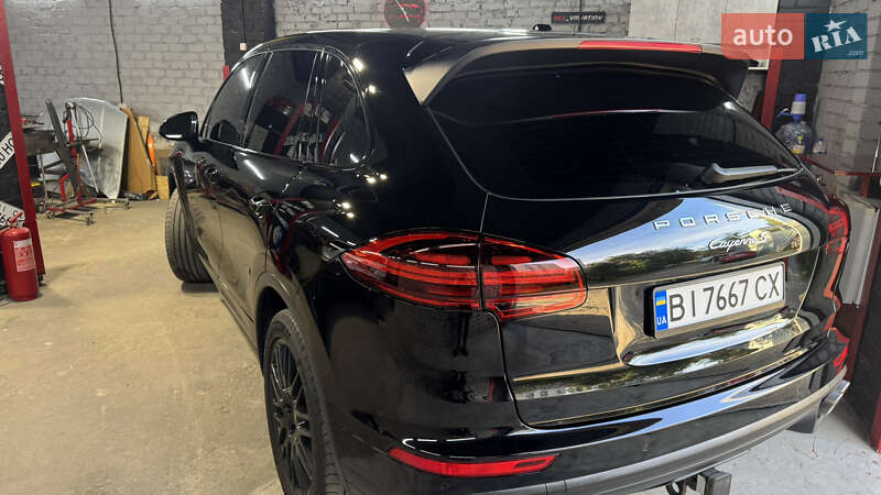 Позашляховик / Кросовер Porsche Cayenne 2016 в Кременчуці