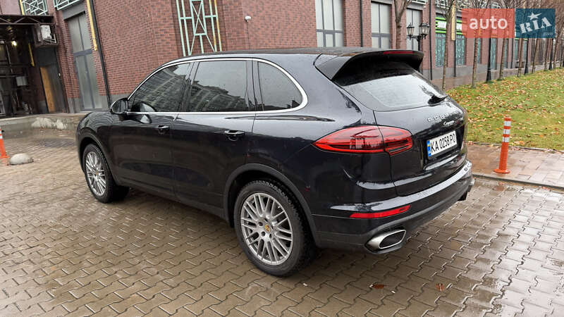 Позашляховик / Кросовер Porsche Cayenne 2016 в Києві