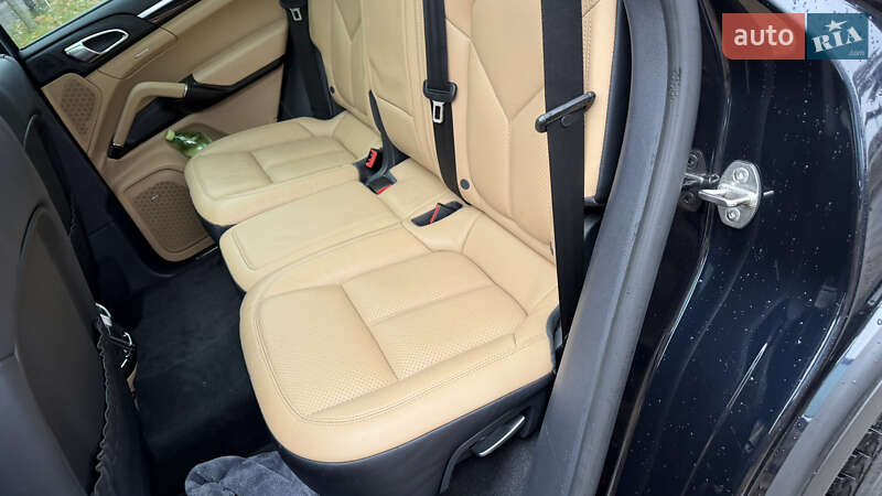 Позашляховик / Кросовер Porsche Cayenne 2016 в Києві