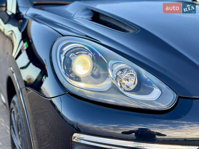 Внедорожник / Кроссовер Porsche Cayenne 2015 в Николаеве