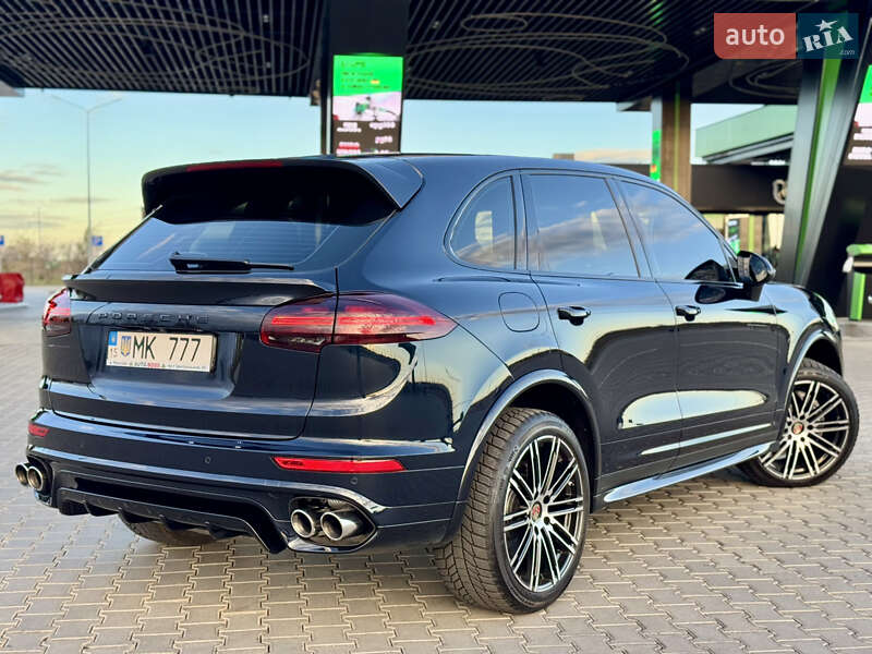 Внедорожник / Кроссовер Porsche Cayenne 2015 в Николаеве