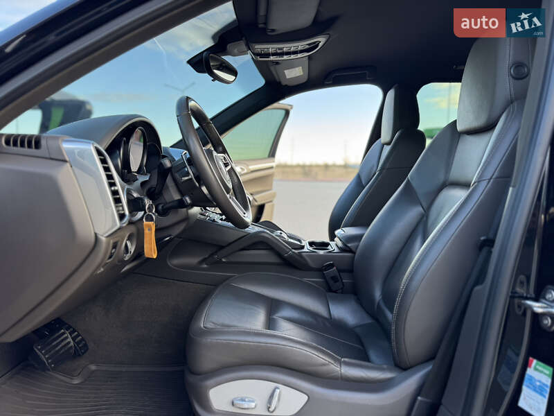 Внедорожник / Кроссовер Porsche Cayenne 2015 в Николаеве