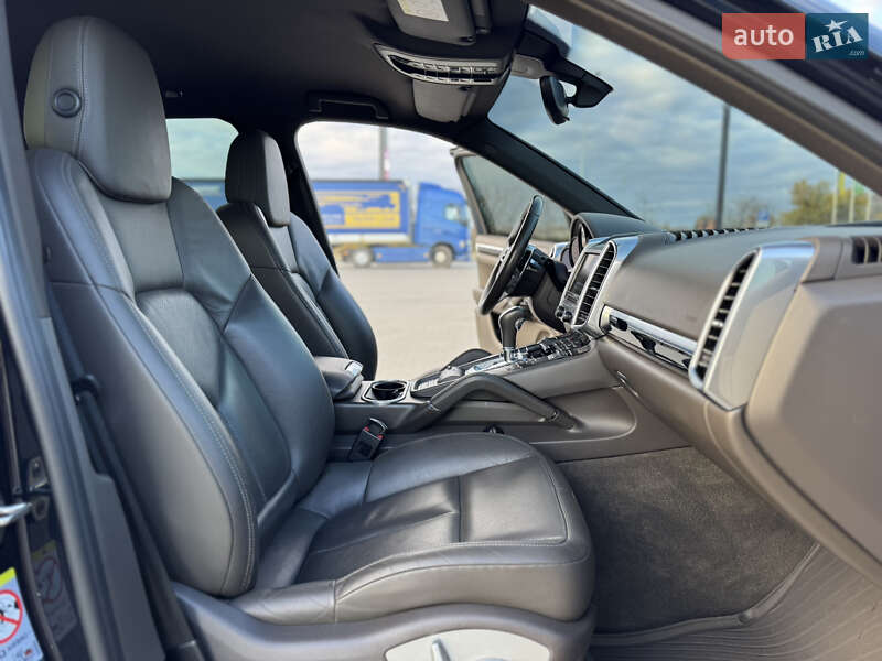 Внедорожник / Кроссовер Porsche Cayenne 2015 в Николаеве