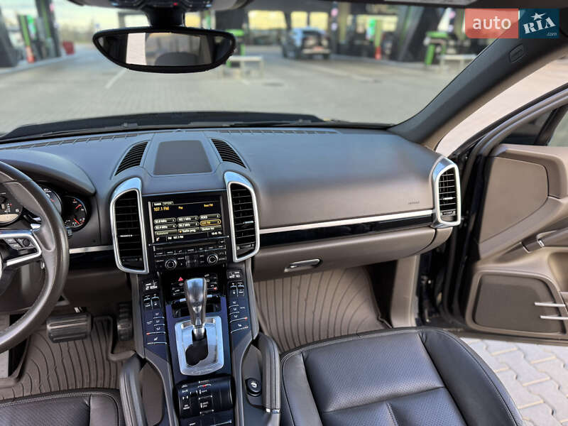 Внедорожник / Кроссовер Porsche Cayenne 2015 в Николаеве
