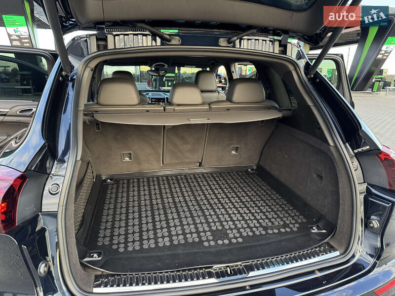 Внедорожник / Кроссовер Porsche Cayenne 2015 в Николаеве