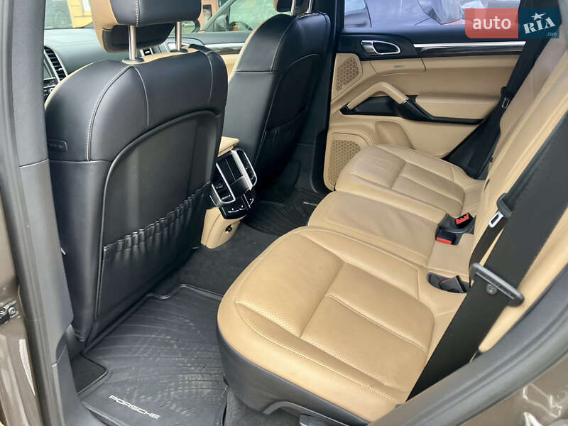 Внедорожник / Кроссовер Porsche Cayenne 2014 в Киеве