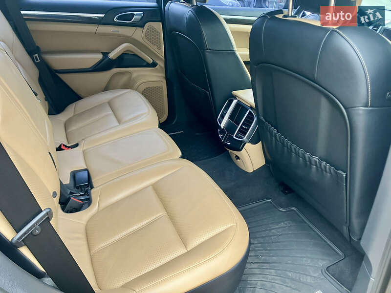 Внедорожник / Кроссовер Porsche Cayenne 2014 в Киеве