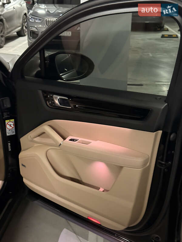 Позашляховик / Кросовер Porsche Cayenne 2021 в Києві