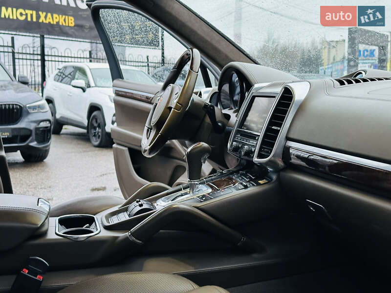 Позашляховик / Кросовер Porsche Cayenne 2012 в Харкові