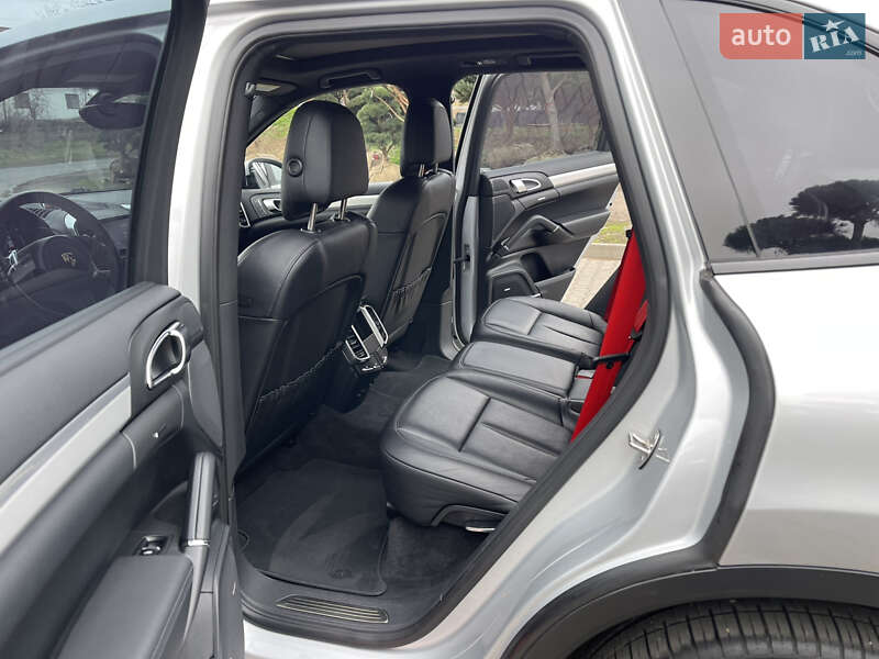 Внедорожник / Кроссовер Porsche Cayenne 2014 в Луцке