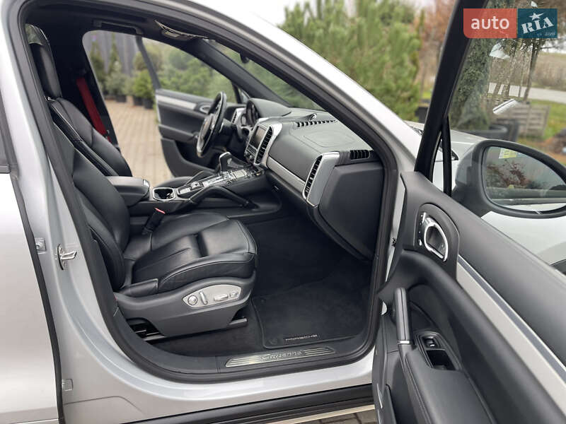 Внедорожник / Кроссовер Porsche Cayenne 2014 в Луцке
