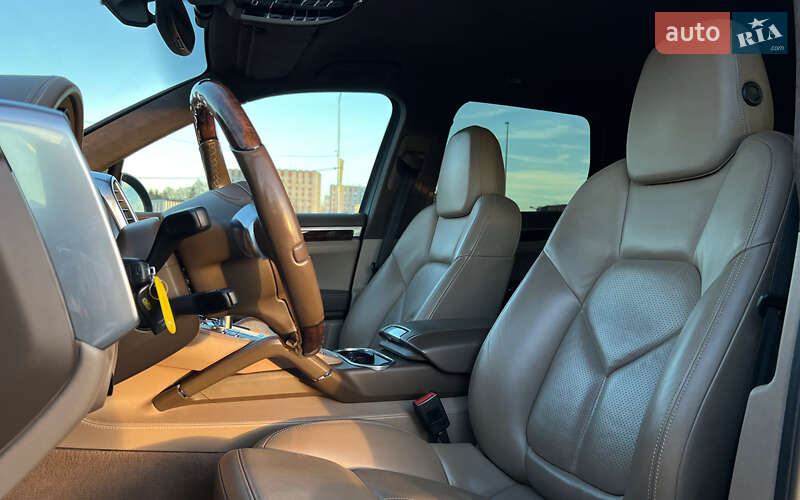 Внедорожник / Кроссовер Porsche Cayenne 2012 в Львове