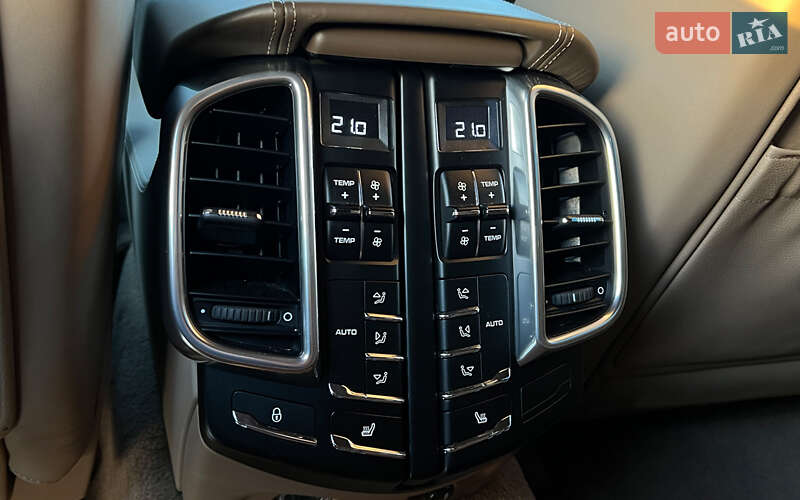 Внедорожник / Кроссовер Porsche Cayenne 2012 в Львове