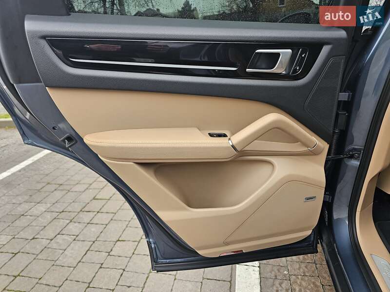 Позашляховик / Кросовер Porsche Cayenne 2018 в Києві