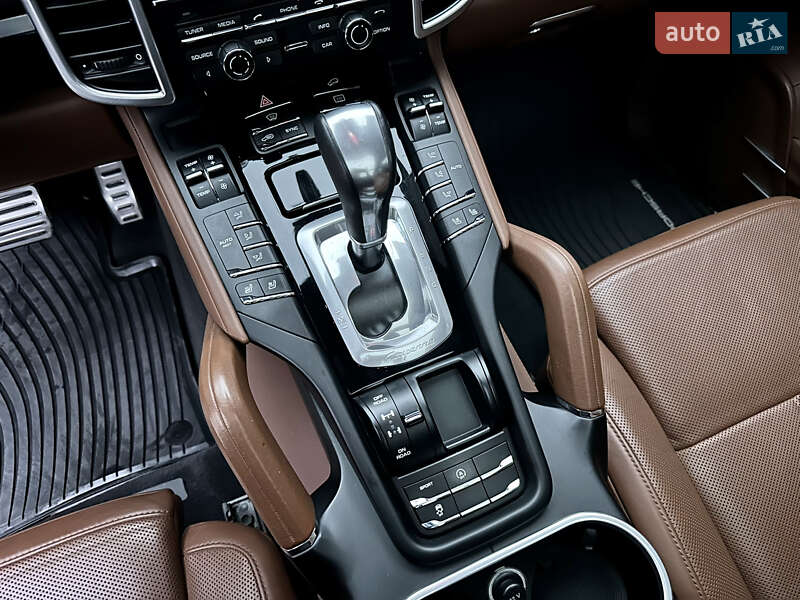 Внедорожник / Кроссовер Porsche Cayenne 2016 в Харькове