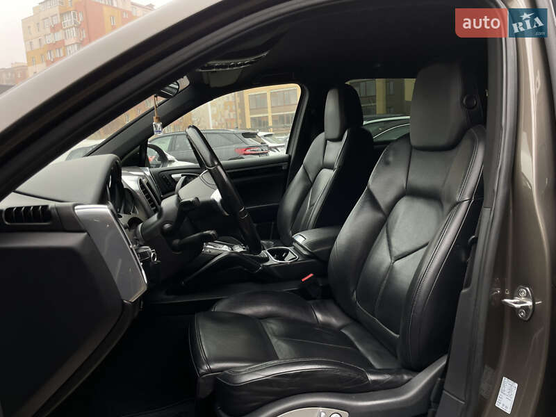 Внедорожник / Кроссовер Porsche Cayenne 2012 в Одессе