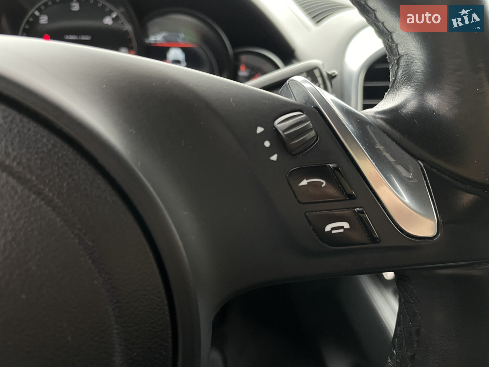 2012 Porsche Cayenne - мініатюра 16