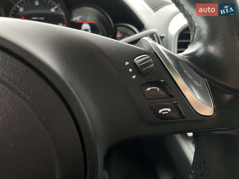 Внедорожник / Кроссовер Porsche Cayenne 2012 в Одессе