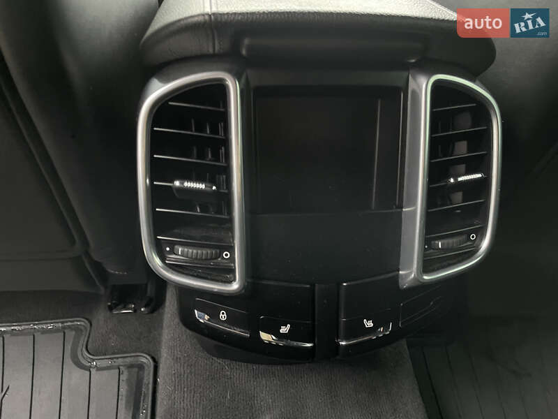 Внедорожник / Кроссовер Porsche Cayenne 2012 в Одессе