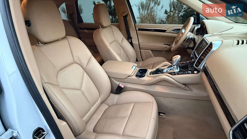 Позашляховик / Кросовер Porsche Cayenne 2014 в Луцьку