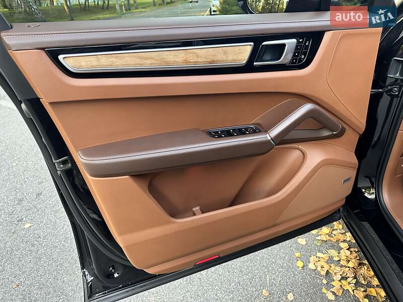 Внедорожник / Кроссовер Porsche Cayenne 2018 в Киеве