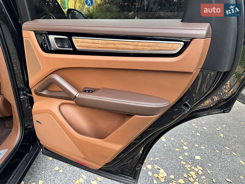 Внедорожник / Кроссовер Porsche Cayenne 2018 в Киеве