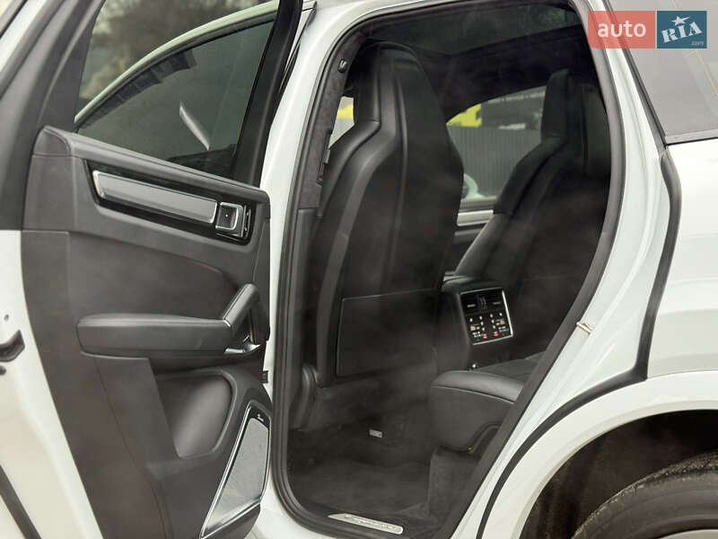 Позашляховик / Кросовер Porsche Cayenne 2018 в Києві