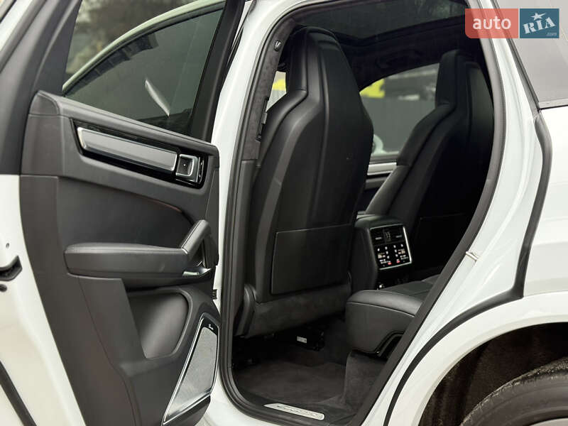 Позашляховик / Кросовер Porsche Cayenne 2018 в Києві