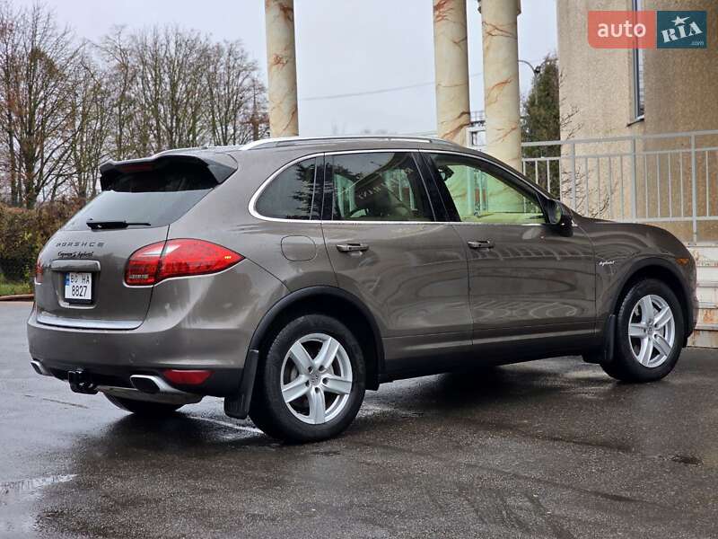 Внедорожник / Кроссовер Porsche Cayenne 2012 в Тернополе