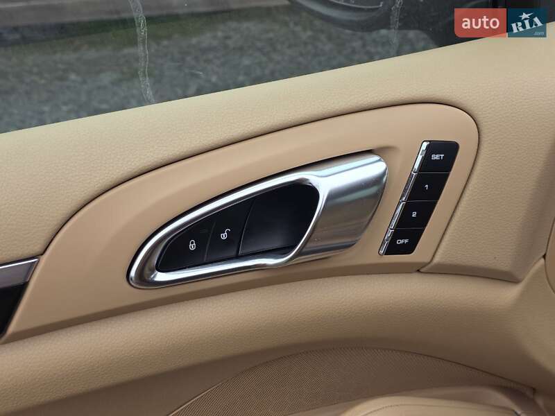 Внедорожник / Кроссовер Porsche Cayenne 2012 в Тернополе