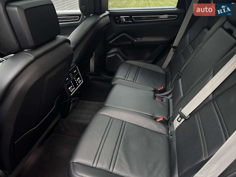 Внедорожник / Кроссовер Porsche Cayenne 2018 в Тернополе