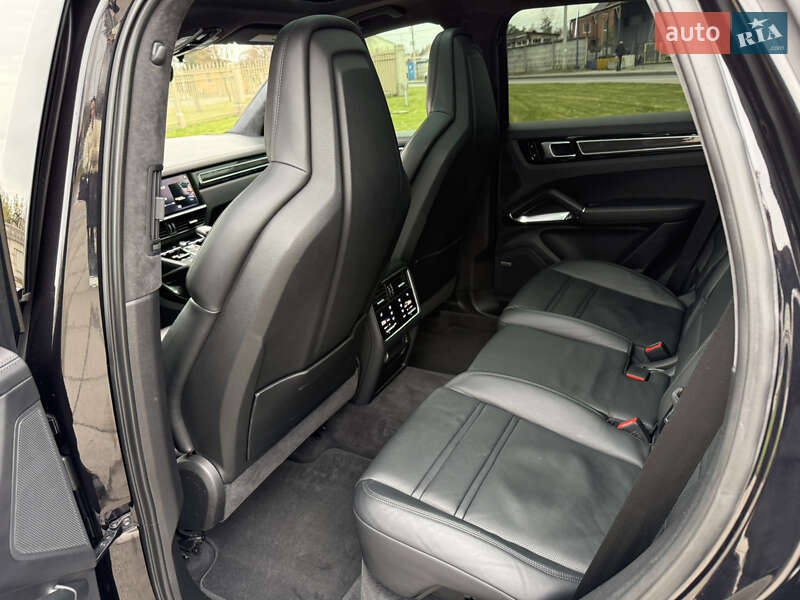 Позашляховик / Кросовер Porsche Cayenne 2019 в Києві