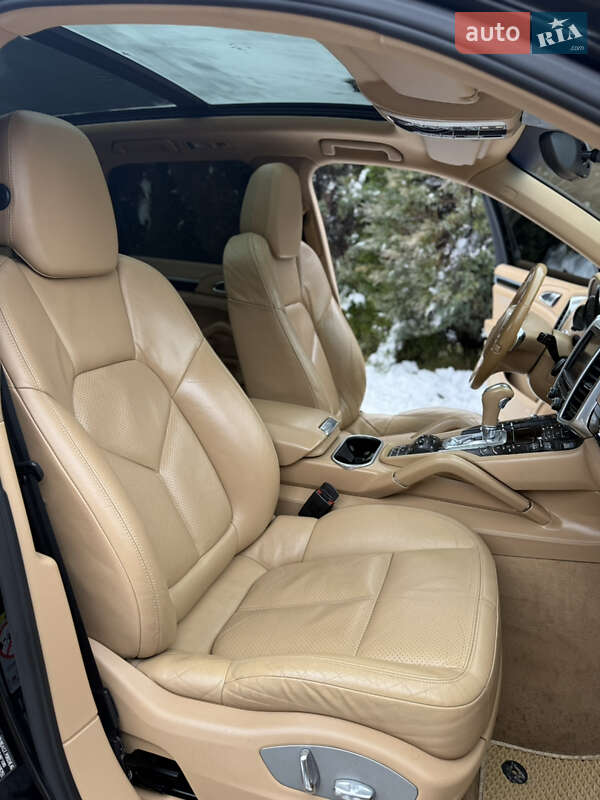 Позашляховик / Кросовер Porsche Cayenne 2012 в Самборі