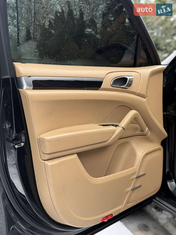 Позашляховик / Кросовер Porsche Cayenne 2012 в Самборі