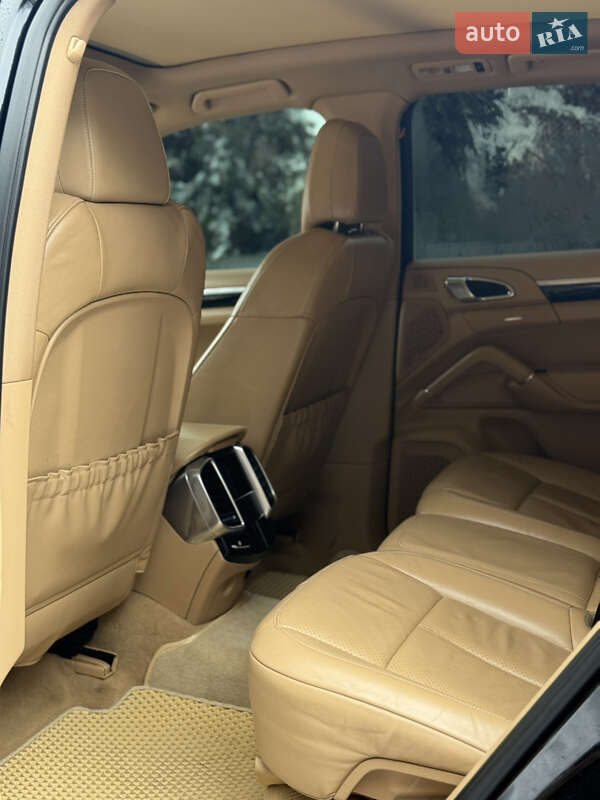 Позашляховик / Кросовер Porsche Cayenne 2012 в Самборі