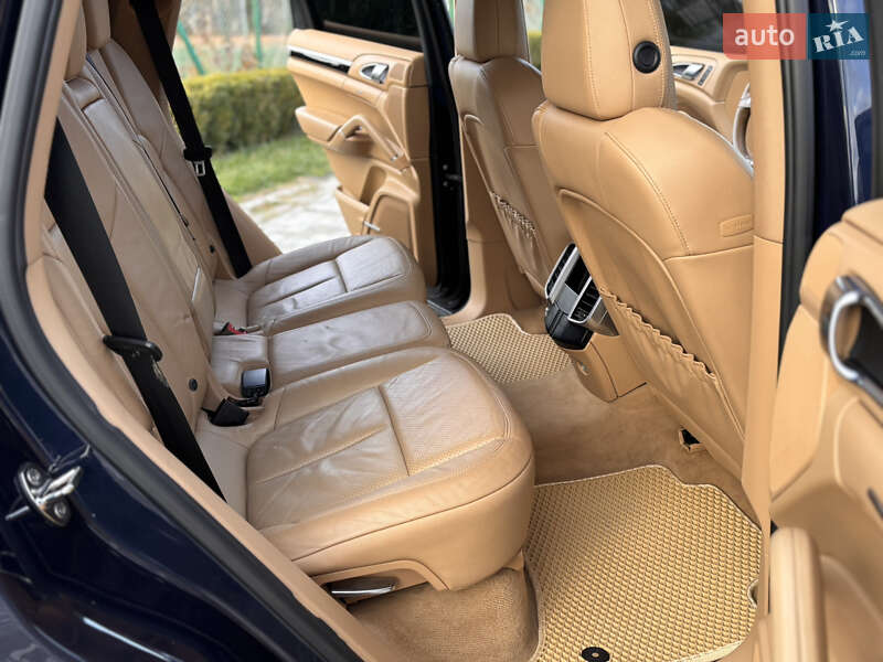 Позашляховик / Кросовер Porsche Cayenne 2011 в Тернополі