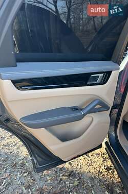 Внедорожник / Кроссовер Porsche Cayenne 2019 в Киеве