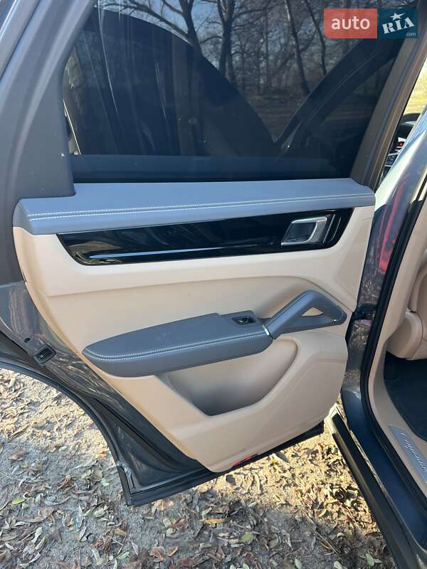 Позашляховик / Кросовер Porsche Cayenne 2019 в Києві