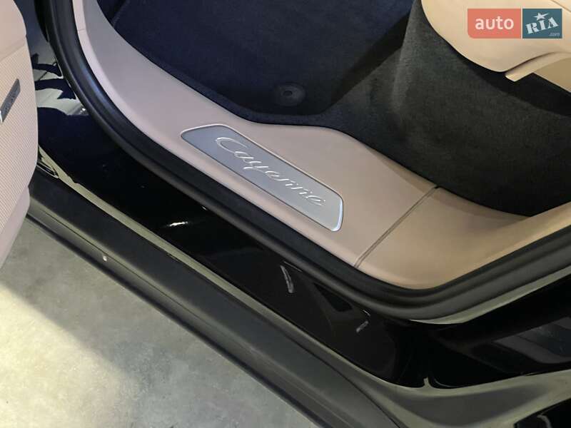 Позашляховик / Кросовер Porsche Cayenne 2021 в Києві